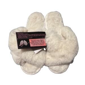 Cozy Fuzzy Slippers – Cream White Faux Fur, Women’s Size Medium